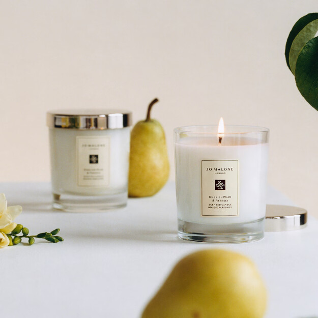 bougie parfumée à la poire anglaise et au freesia