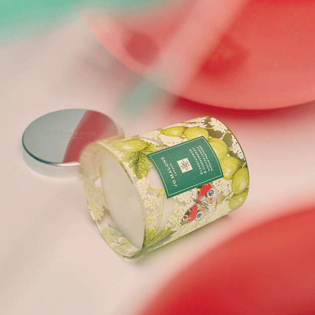 bougie caritative à la fleur de sureau et à la groseille