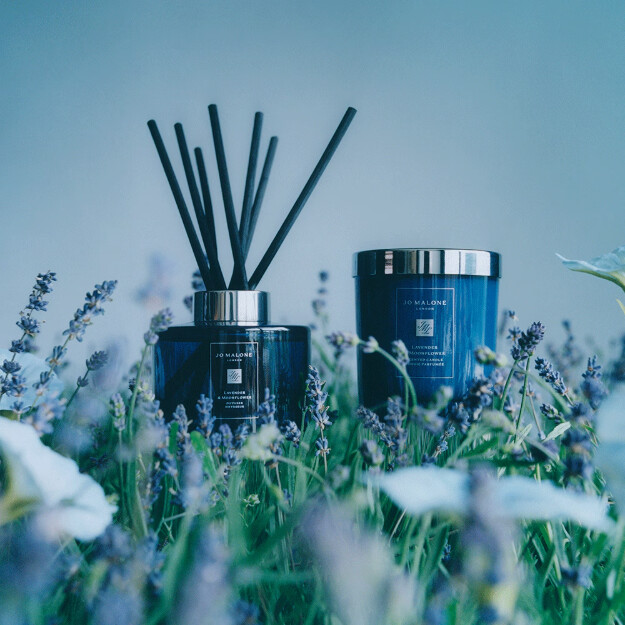bougie parfumée à la lavande et à la fleur de lune